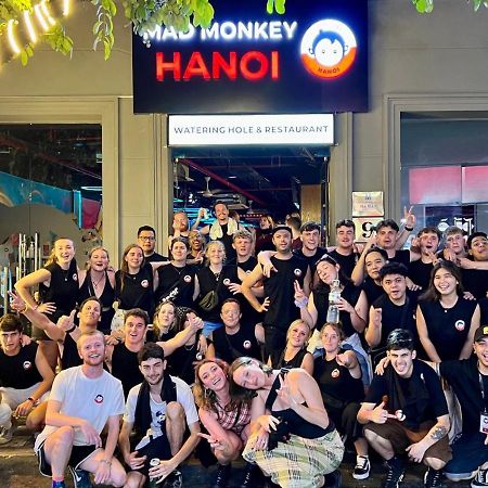 Mad Monkey Hanoi Hostel Buitenkant foto
