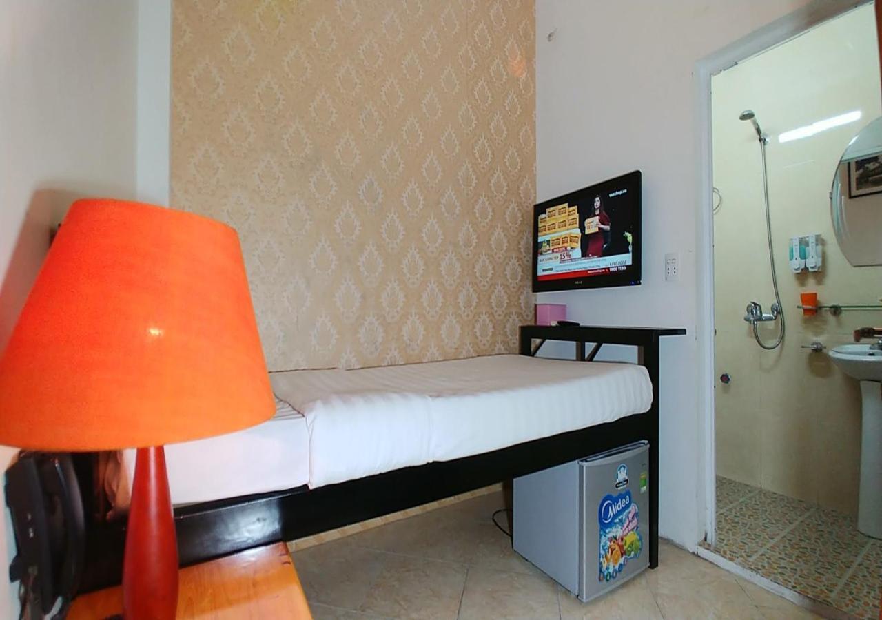 Mad Monkey Hanoi Hostel Buitenkant foto