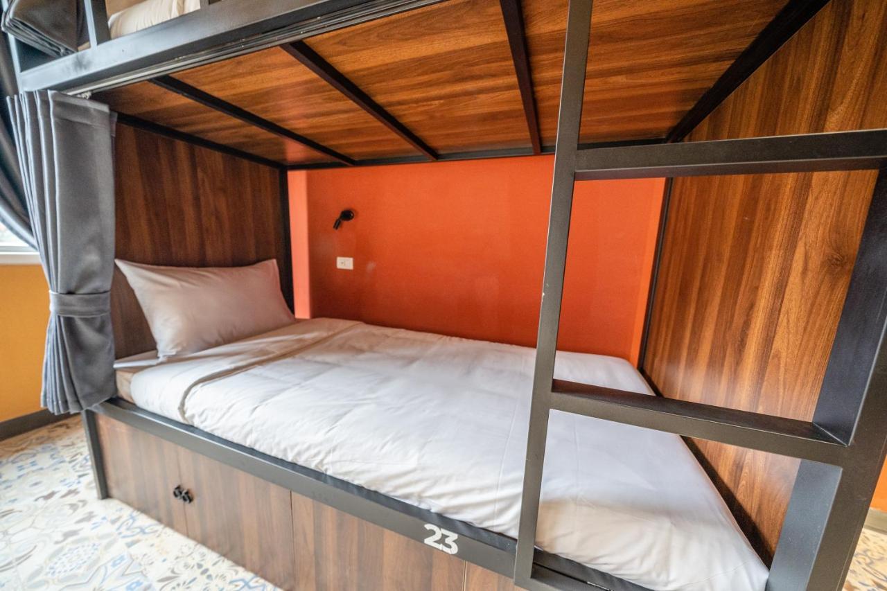 Mad Monkey Hanoi Hostel Buitenkant foto