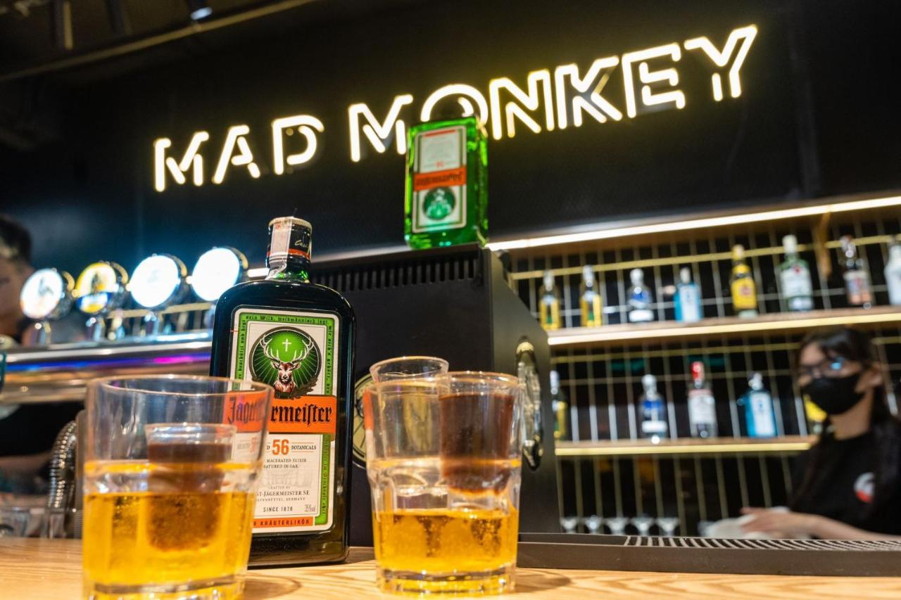 Mad Monkey Hanoi Hostel Buitenkant foto