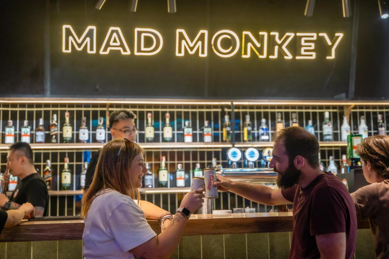 Mad Monkey Hanoi Hostel Buitenkant foto