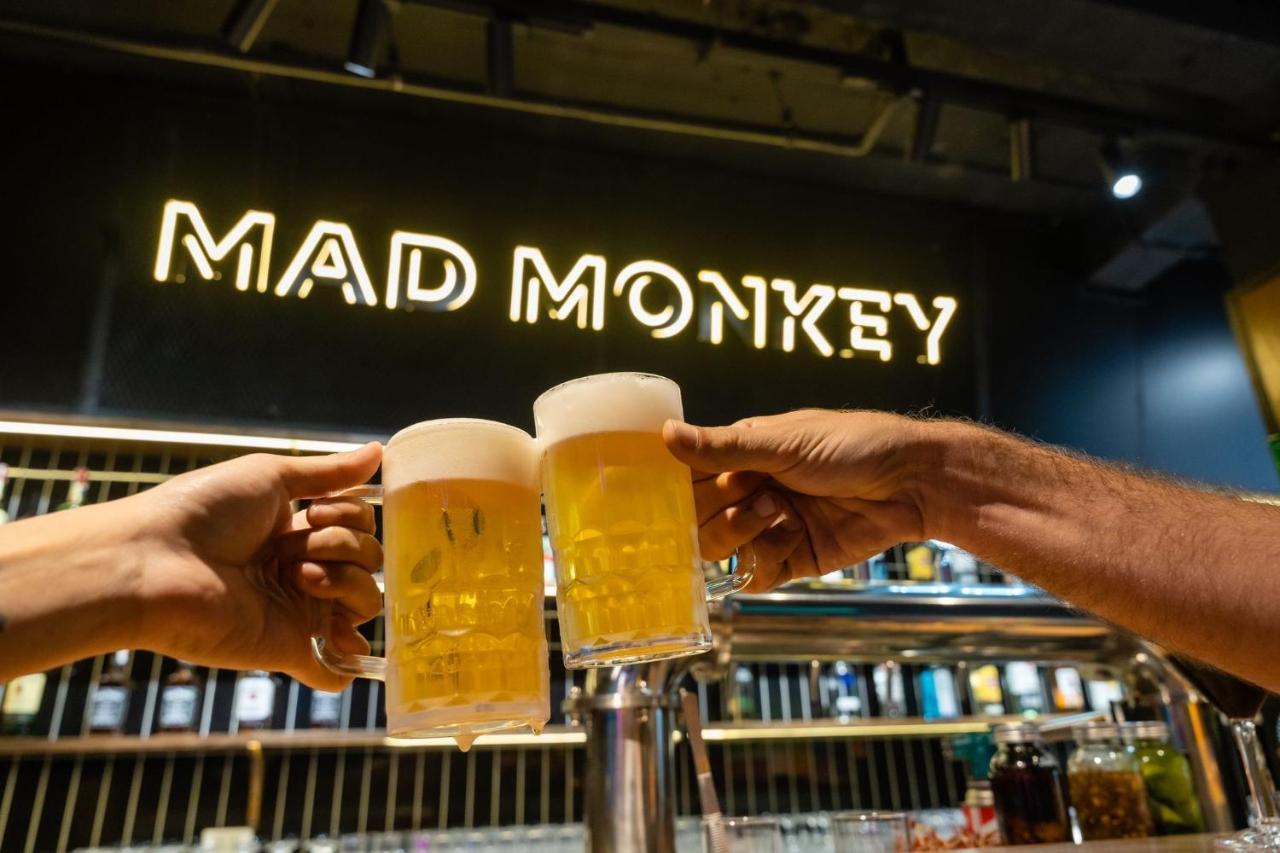 Mad Monkey Hanoi Hostel Buitenkant foto