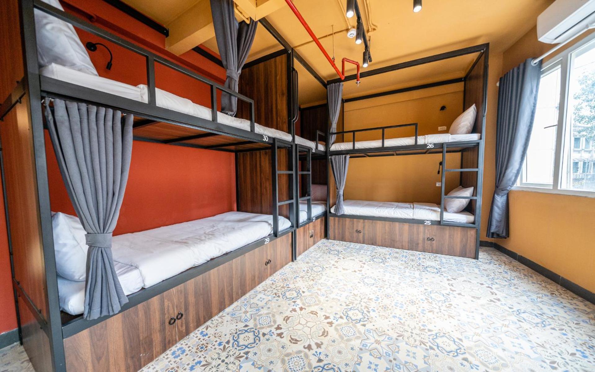 Mad Monkey Hanoi Hostel Buitenkant foto