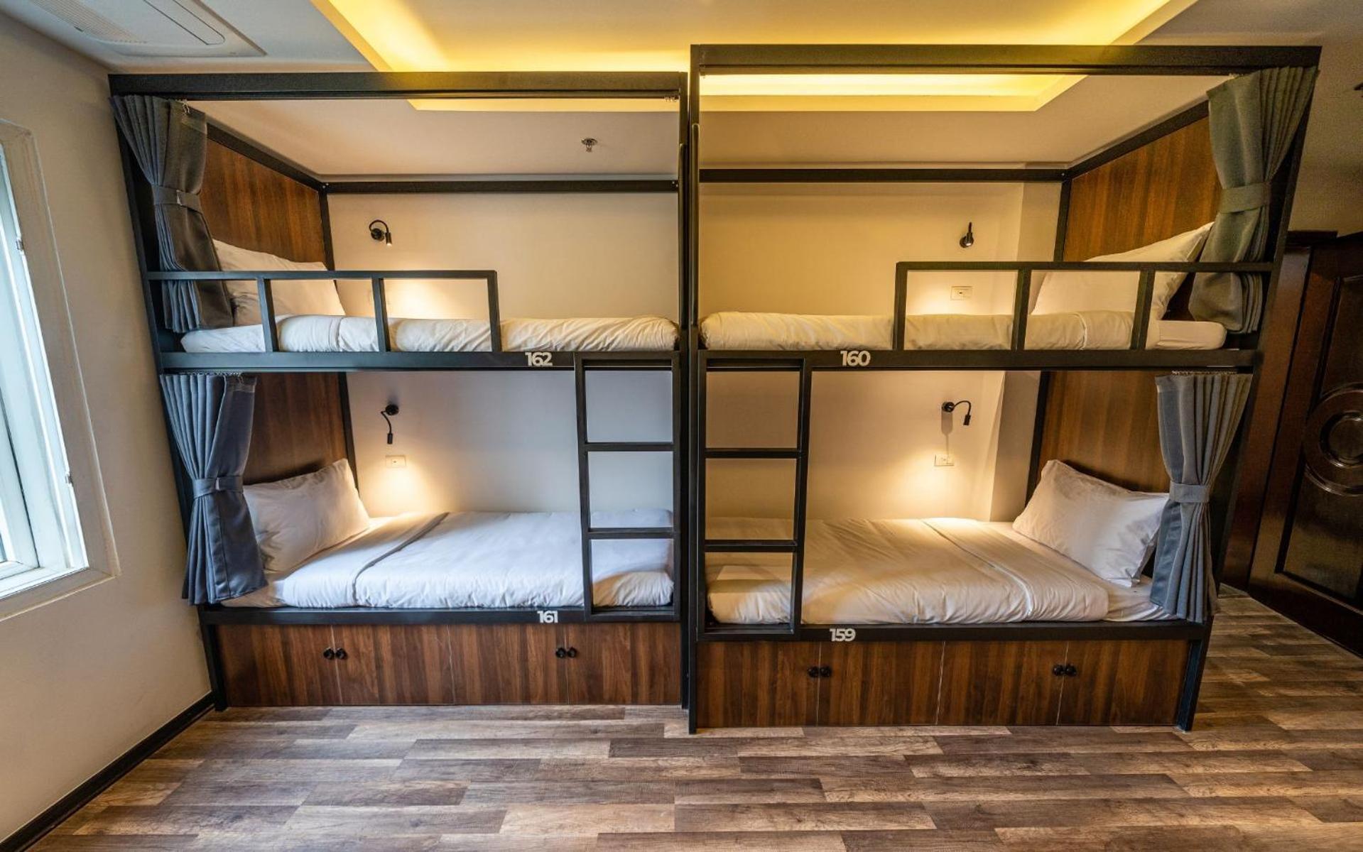 Mad Monkey Hanoi Hostel Buitenkant foto