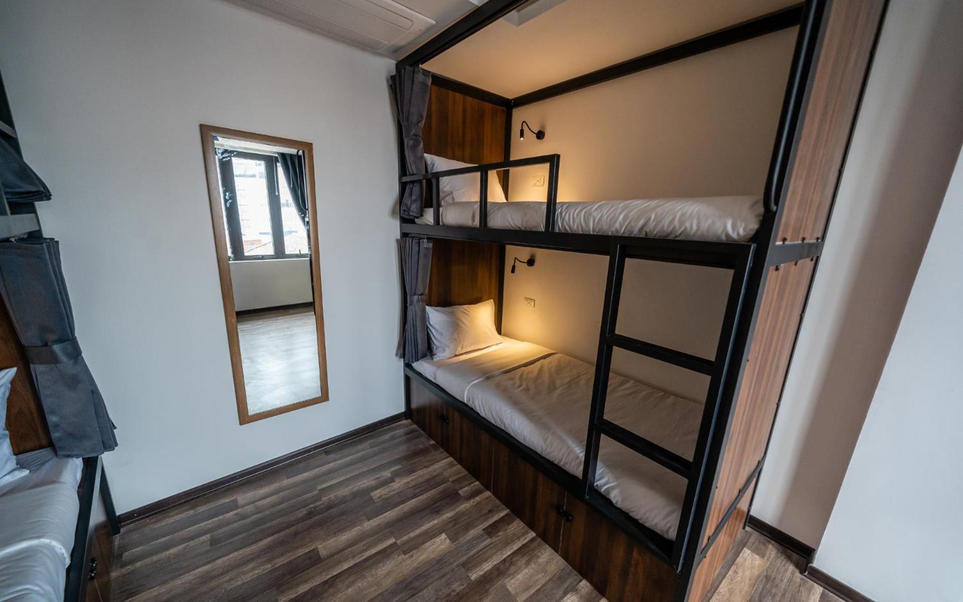 Mad Monkey Hanoi Hostel Buitenkant foto