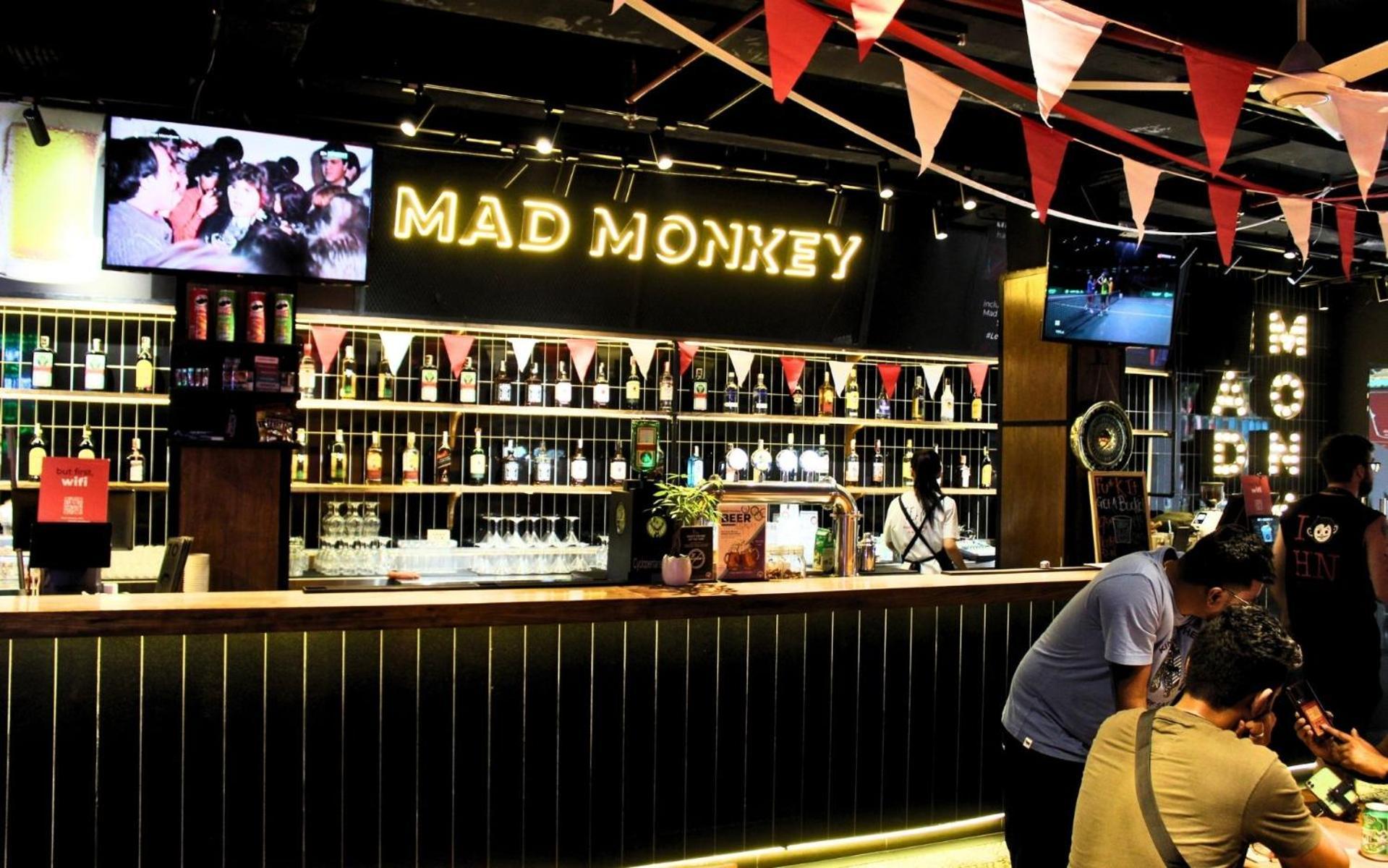 Mad Monkey Hanoi Hostel Buitenkant foto