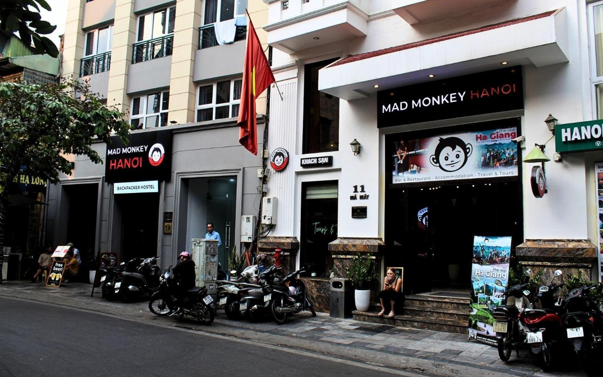 Mad Monkey Hanoi Hostel Buitenkant foto